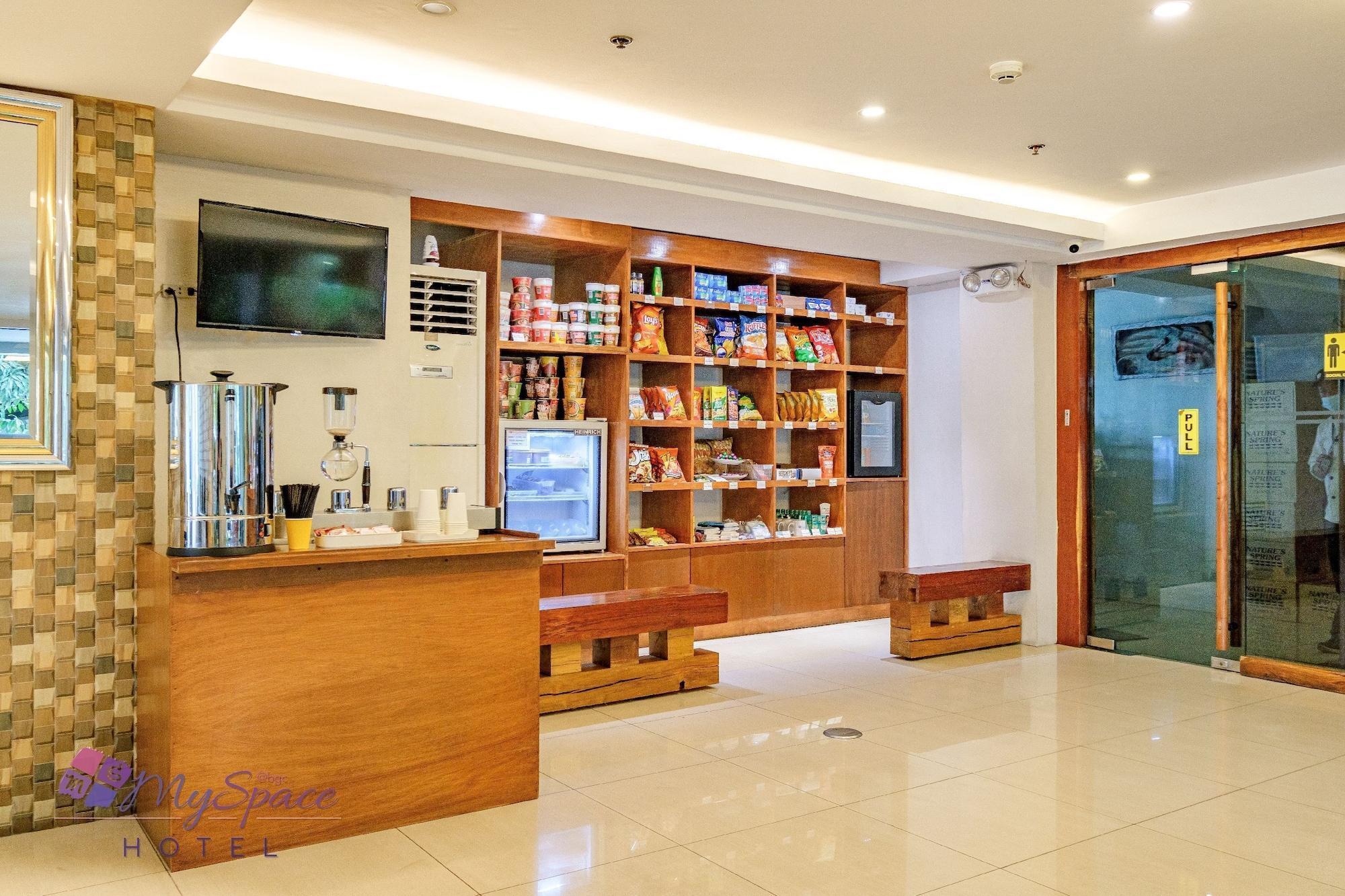 Myspace Hotel @Bgc Pasig City Exterior foto